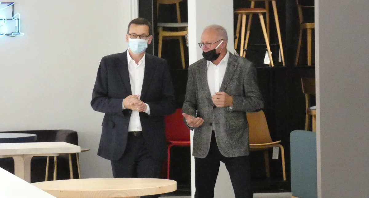 Na zdjęciu: Były premier Mateusz Morawiecki i Tadeusz Polanowski, właściciel i prezes Famegu, lipiec 2020
