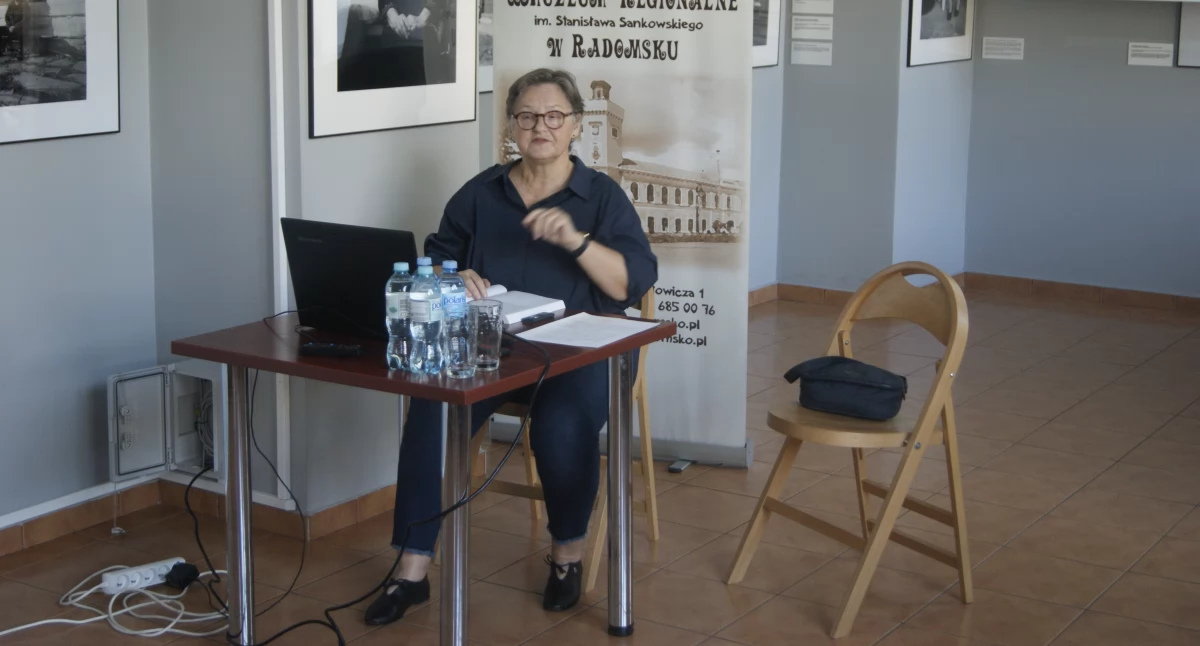 Na zdjęciu: Małgorzata Ściegienna podczas spotkania w muzeum, fot. Tomasz Nowak