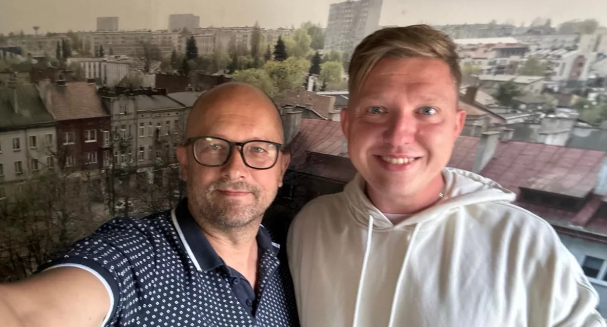 Na zdjęciu prowadzący podcast Dwaj Panowie AA