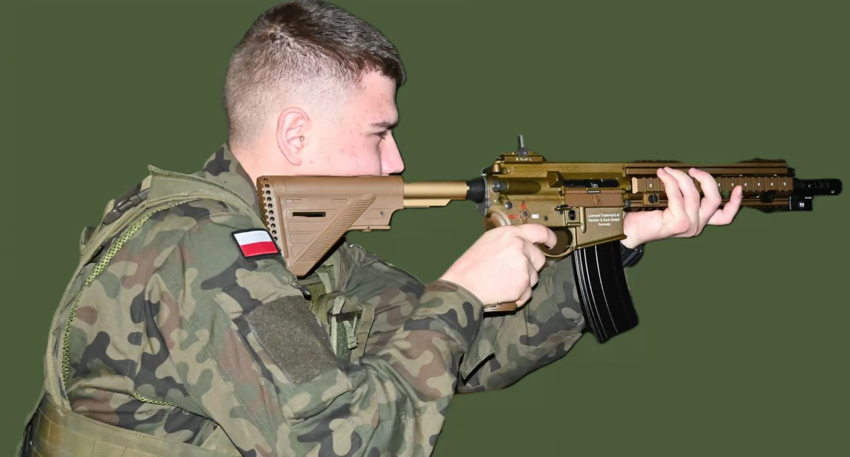 Na zdjęciu: Uczeń celujący do tarczy, fot. Facebook/Powiat Radomszczański