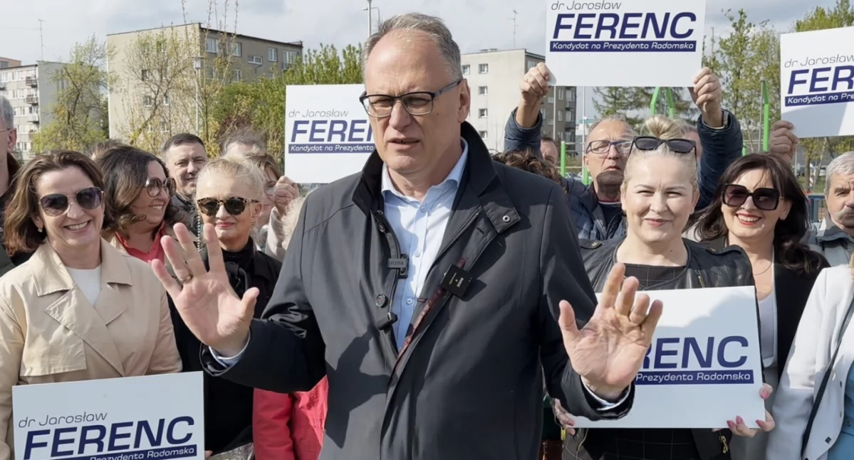 Na zdjęciu Jarosław Ferenc na ostatniej konferencji prasowej przed wyborami