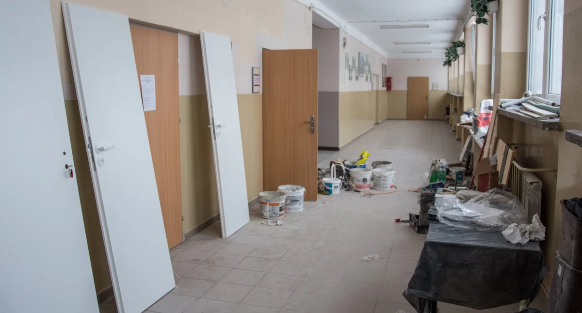Na zdjęciu: Remont w jednej ze szkół, fot. Facebook/Powiat Radomszczański