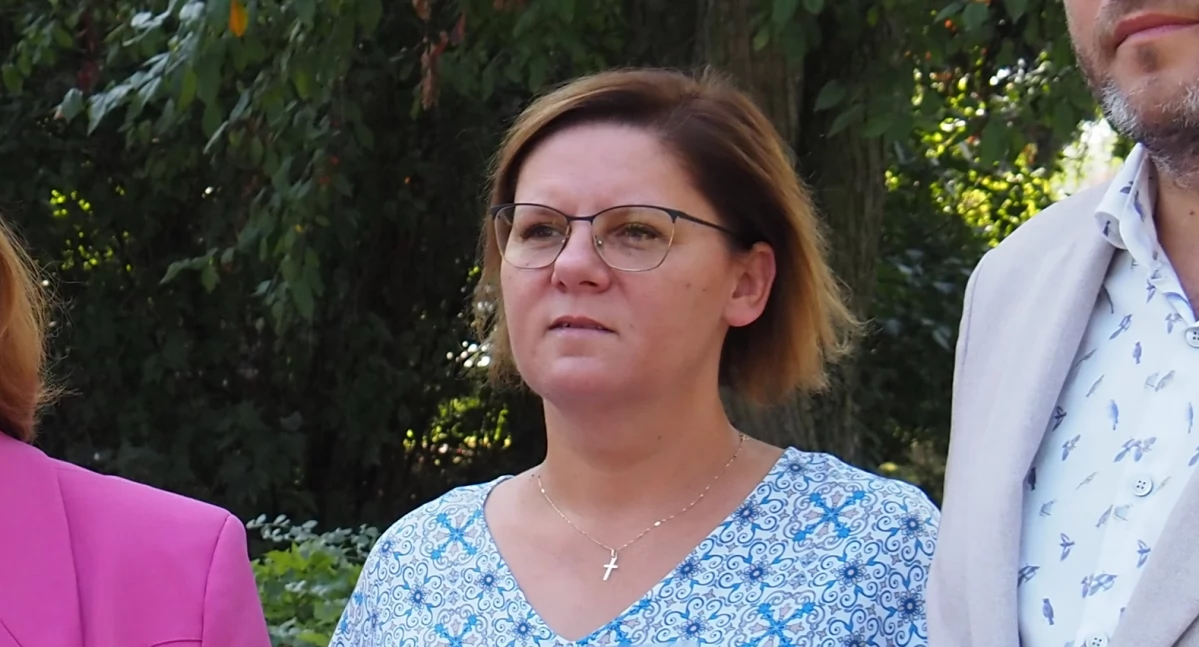 Na zdjęciu: Katarzyna Bracka podczas konferencji prasowej Anny Milczanowskiej na placu 3 Maja