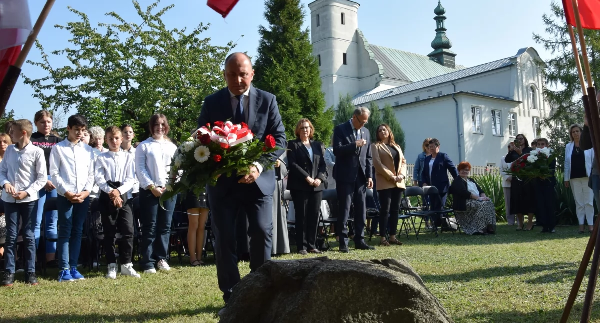 Na zdjęciu: Uroczystość w ogrodzie klasztornym, fot. Facebook/UM Radomsko