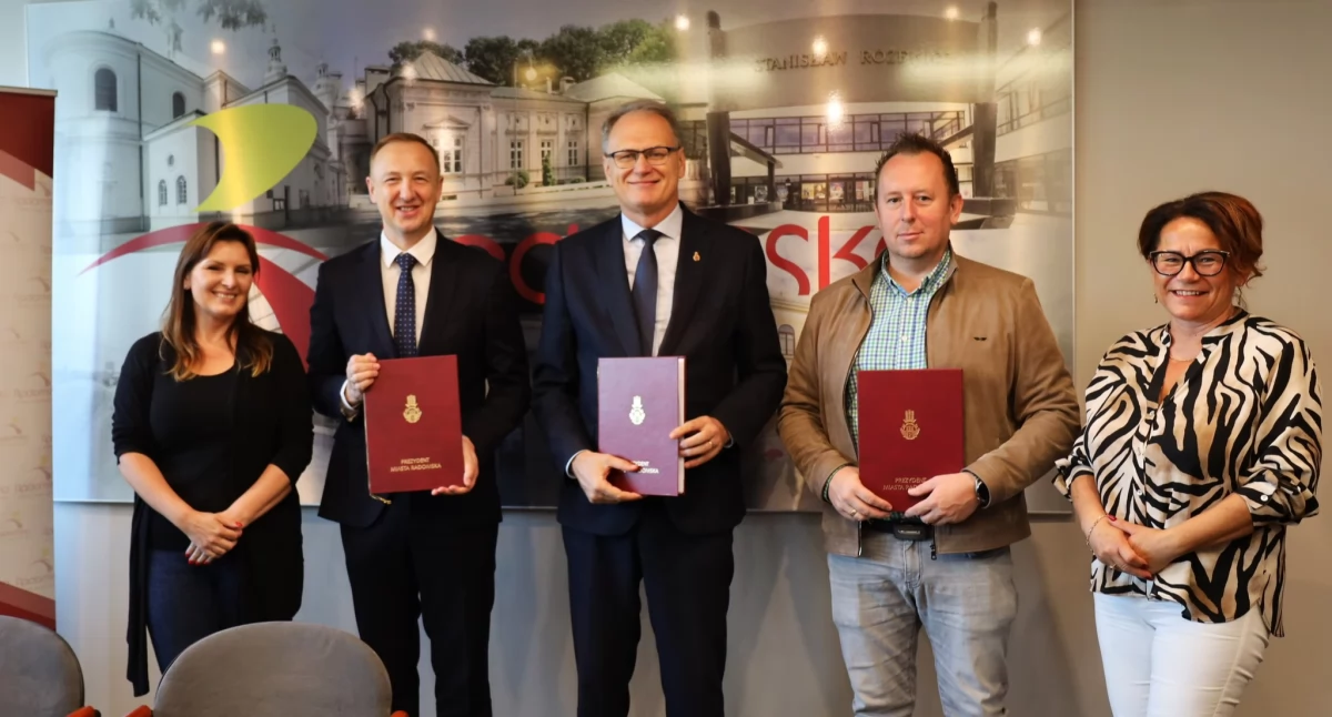 Na zdjęciu: W środę w UM podpisano dokumenty, fot. Facebook/UM Radomsko