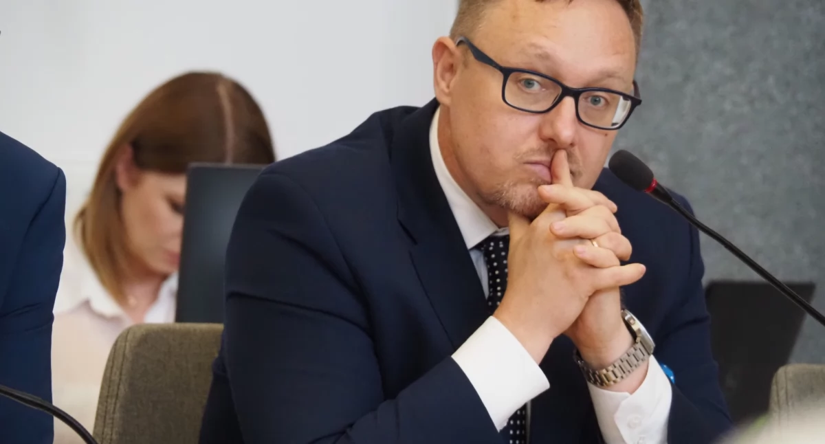 Na zdjęciu: Kamil Bugdal (RdR) jest za dwukadencyjnością. I za szkoleniami