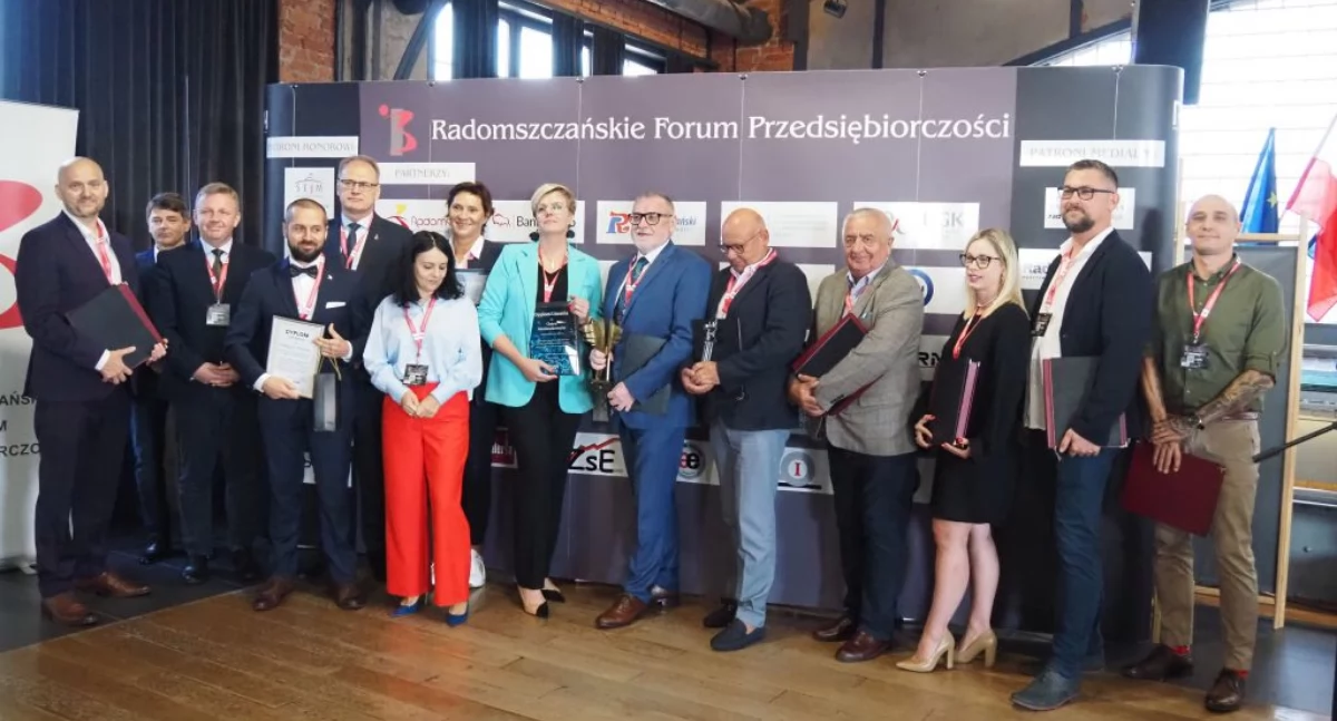 Na zdjęciu nagrodzeni w konkursie „Przedsiębiorczy w Radomsku
