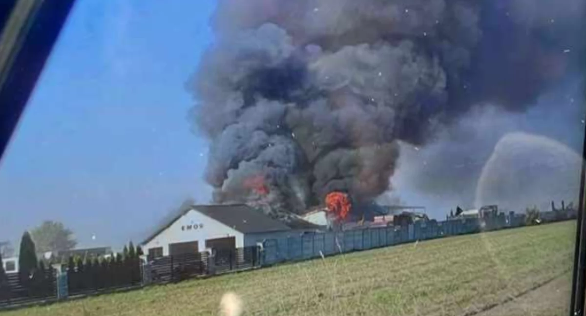 Na zdjęciu: Pożar hali, fot. Czytelnik 