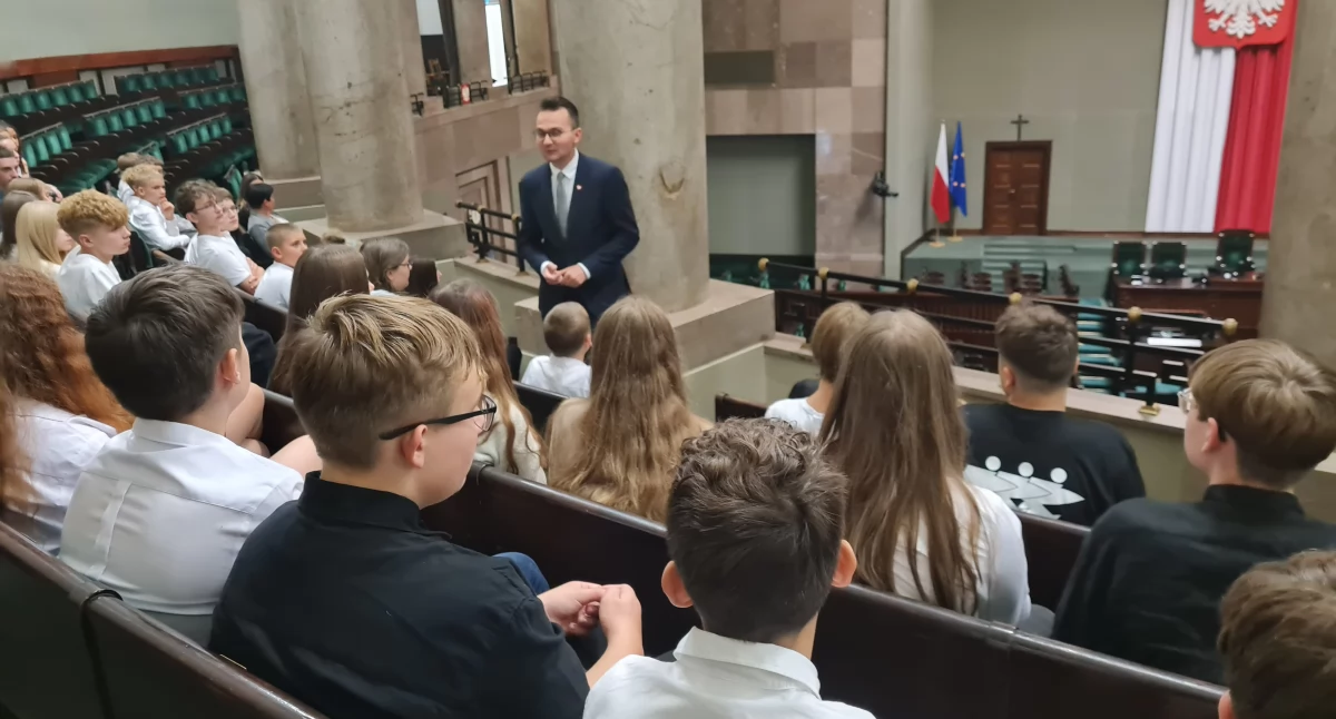 Na zdjęciu: Młodzież na spotkaniu z posłem Witczakiem