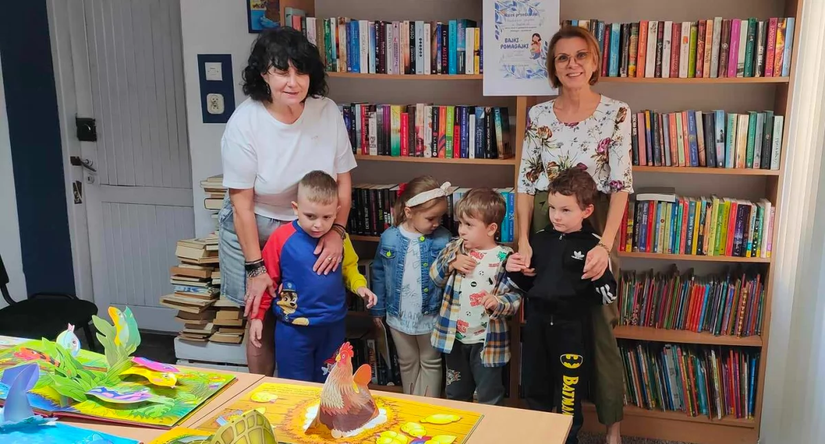 Na zdjęciu: Dzieci z przedszkola w bibliotece, fot. Facebook/MBP Radomsko