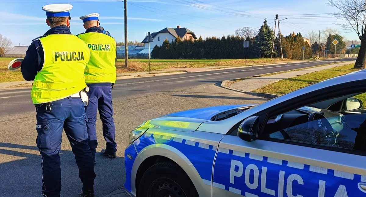 Na zdjęciu policjanci drogówki