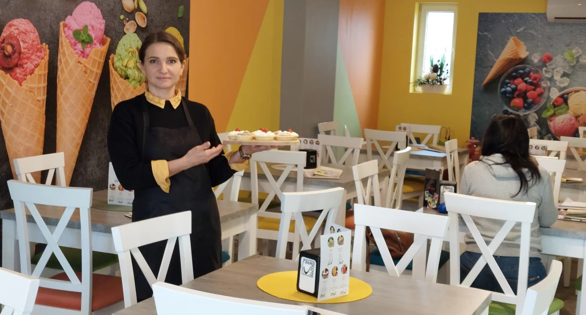 Inwestycje, jesienne smaki pinsy panini croissanty chleb smalcem Kawiarni Rzeczką - zdjęcie, fotografia