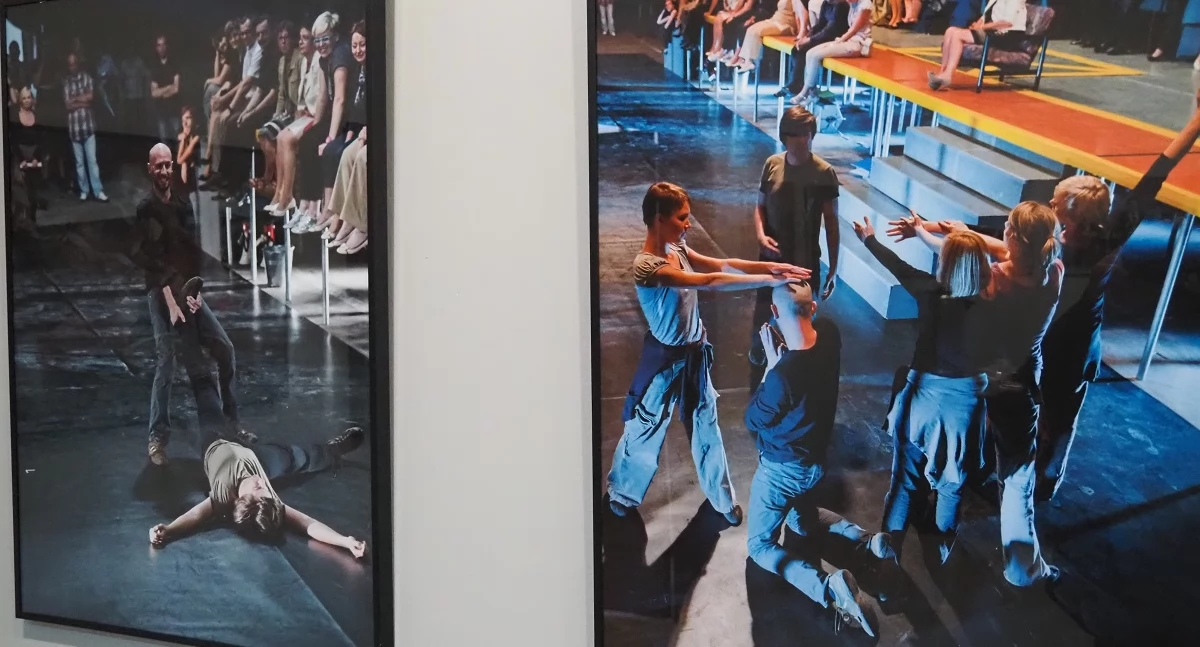 Na zdjęciu fotografie Mirosława Kercza