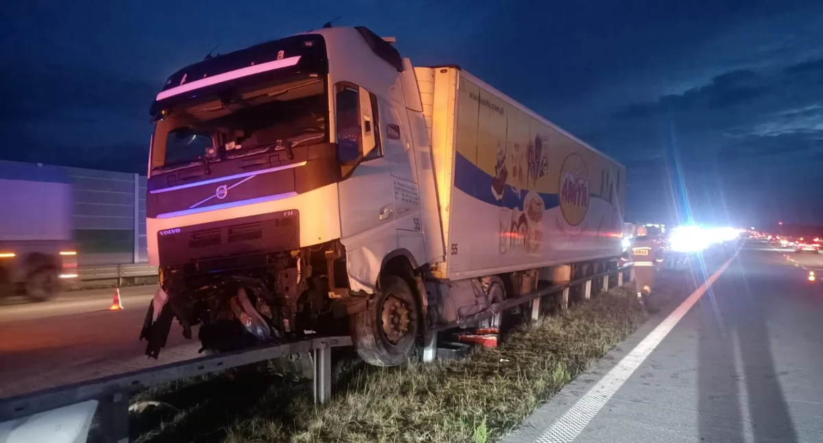 Na zdjęciu: Ciężarówka na A1, fot. KP PSP Radomsko
