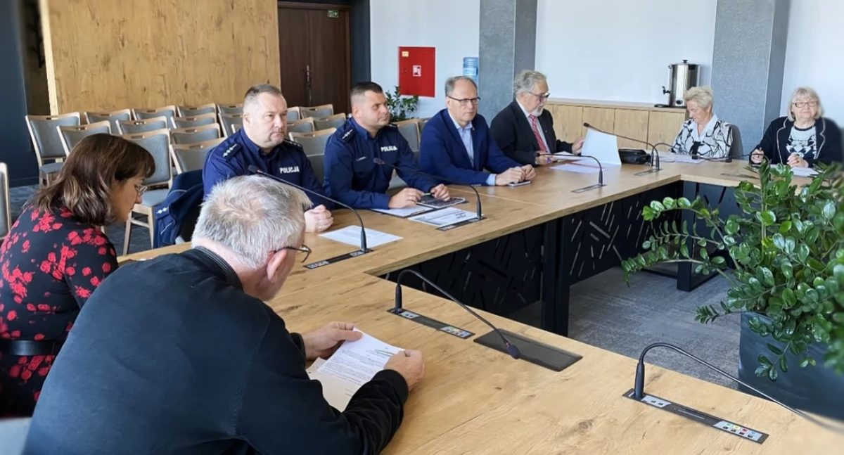 Na zdjęciu spotkanie z seniorami w urzędzie