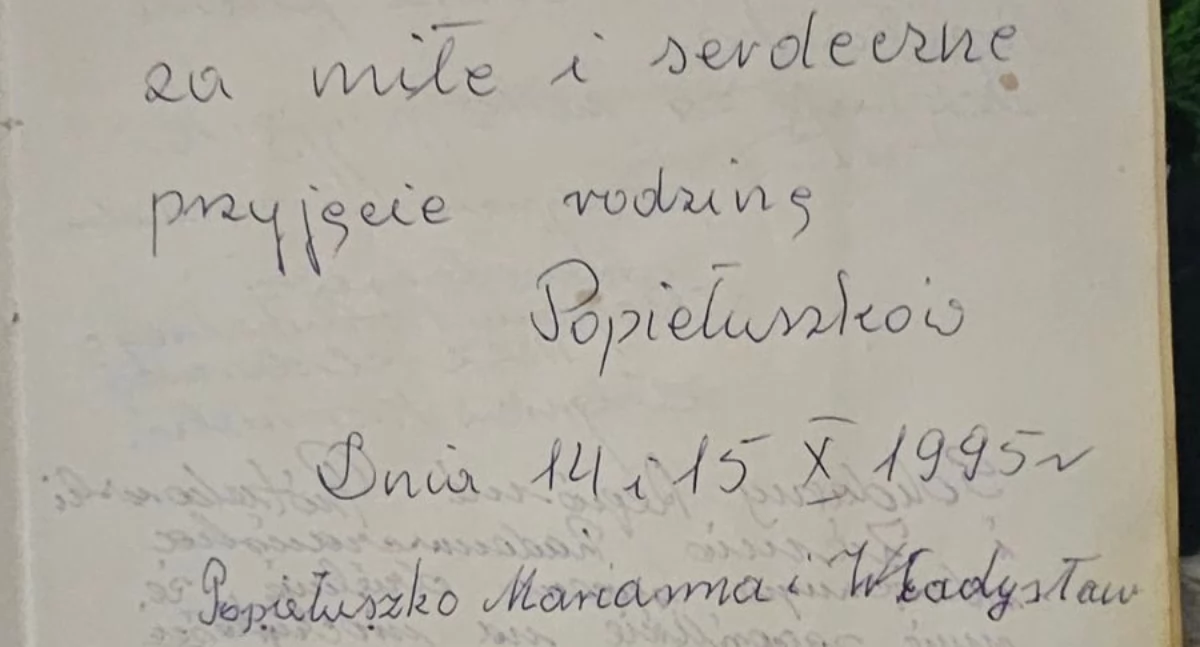 Na zdjęciu: Pamiątkowy wpis rodziców księdzia Jerzego w księdzie w hotelu Zameczek