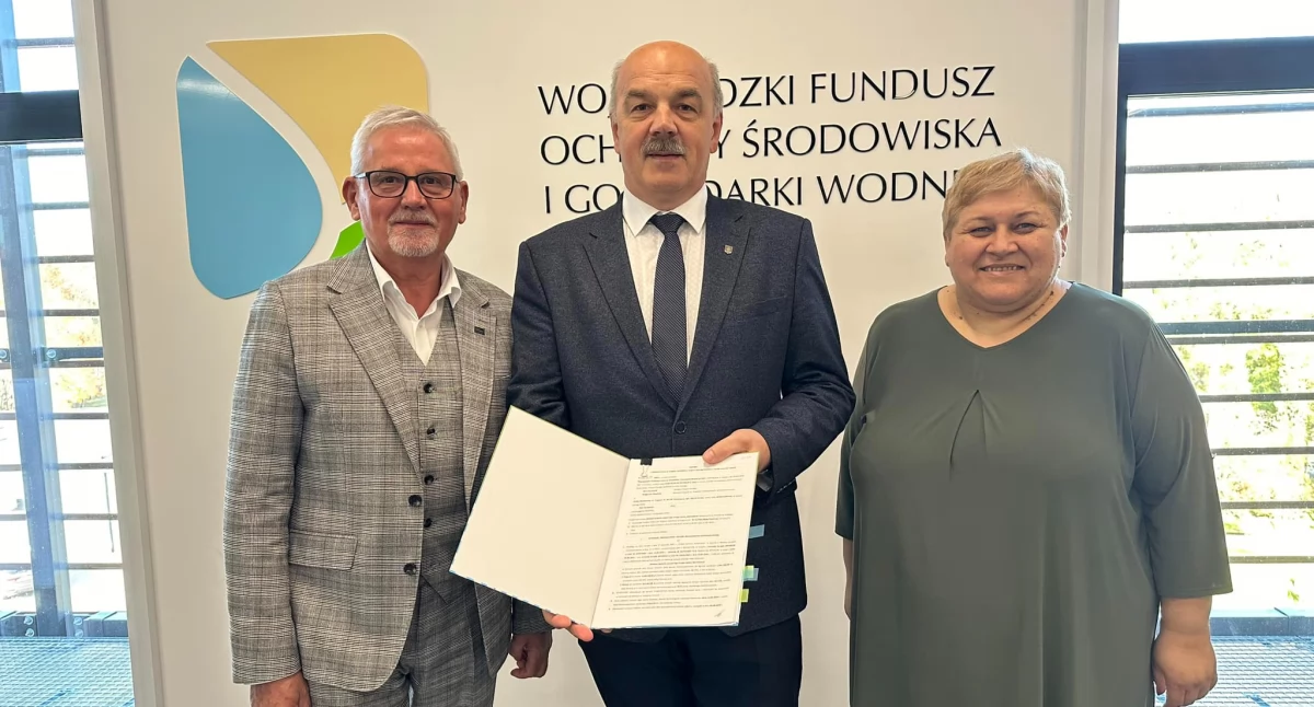 Jerzy Kaczmarek - Zastępca Prezesa WFOŚiGW, Piotr Kuropatwa - Wójt Gminy Wartkowice i Justyna Matusiak - Skarbnik Gminy