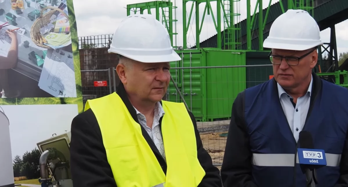 Na zdjęciu: Prezes PGK Zbigniw Rybczyński i prezydent Jarosław Ferenc na miejscu inwestycji