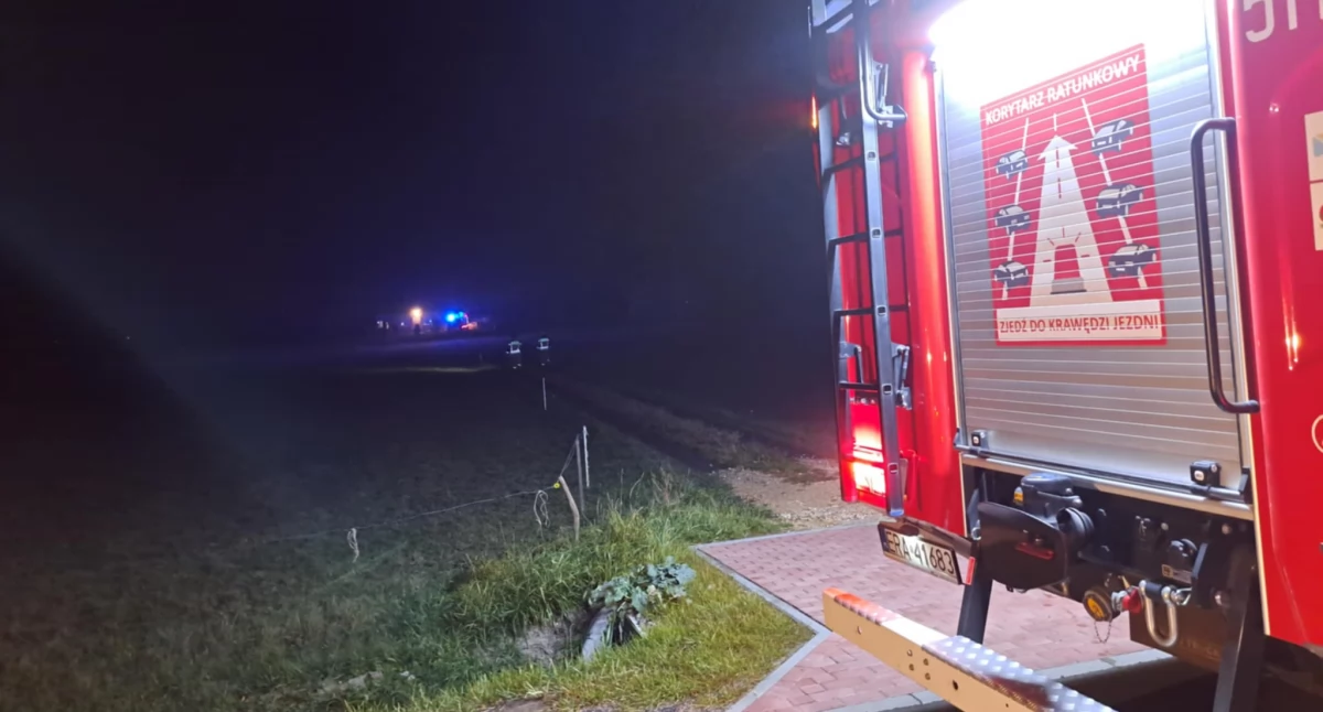 Straż pożarna, Pożar miejscowości Jedlińska miejscu zastępy straży pożarnej - zdjęcie, fotografia