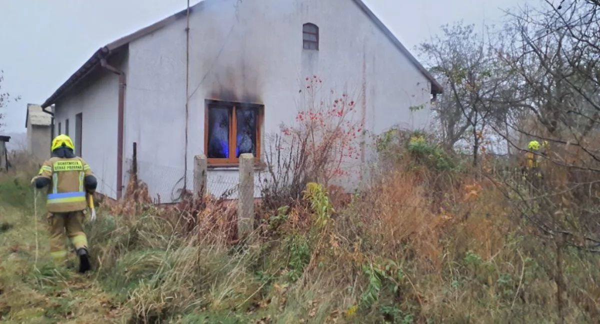 Na zdjęciu: Pożar, który gaszą strażacy