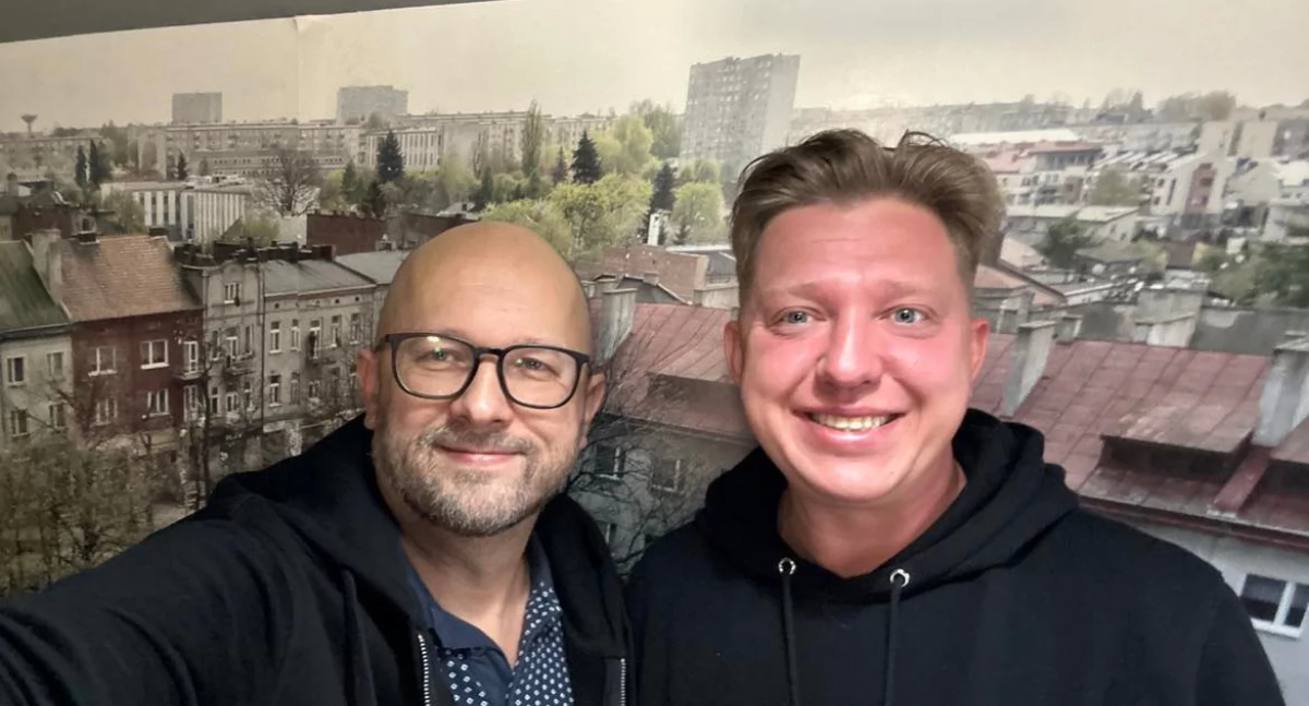 Na zdjęciu prowadzący podcast Dwaj Panowie AA
