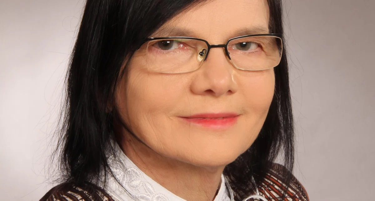 Na zdjęciu: Prof. dr hab. inż. Danuta Rutkowska, Prorektor ds. Nauki Społecznej Akademii Nauk. Jest autorką licznych publikacji naukowych, tym kilku książek, z zakresu sztucznej inteligencji. Od wielu lat prowadzi zajęcia dydaktyczne o tej tematyce. Jest członkiem Polskiego Towarzystwa Sieci Neuronowych oraz Polskiego Stowarzyszenia Sztucznej Inteligencji.