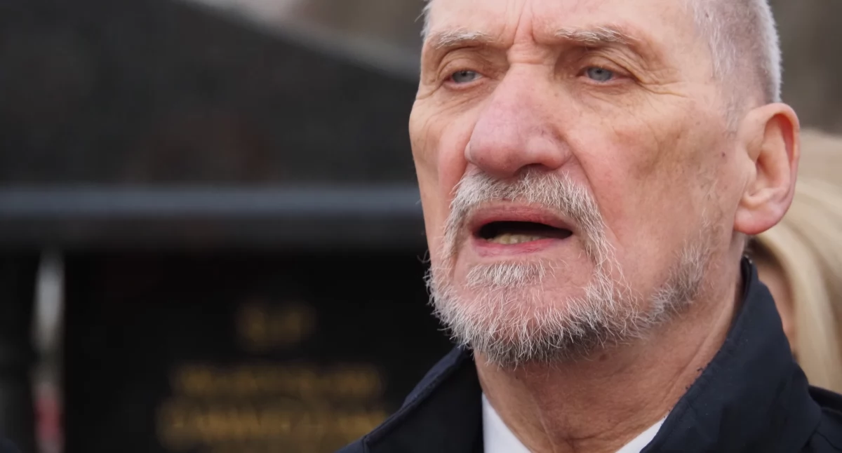 Na zdjęciu: Antoni Macierewicz na Cmentarzu Starym w Radomsku podczas rocznicy śmierci Warszyca, luty 2024