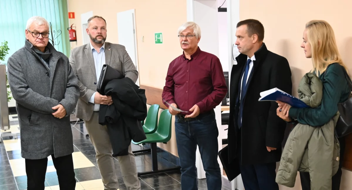 Na zdjęciu: Radni poszli do przychodni, fot. Facebook/Starostwo Powiatowe