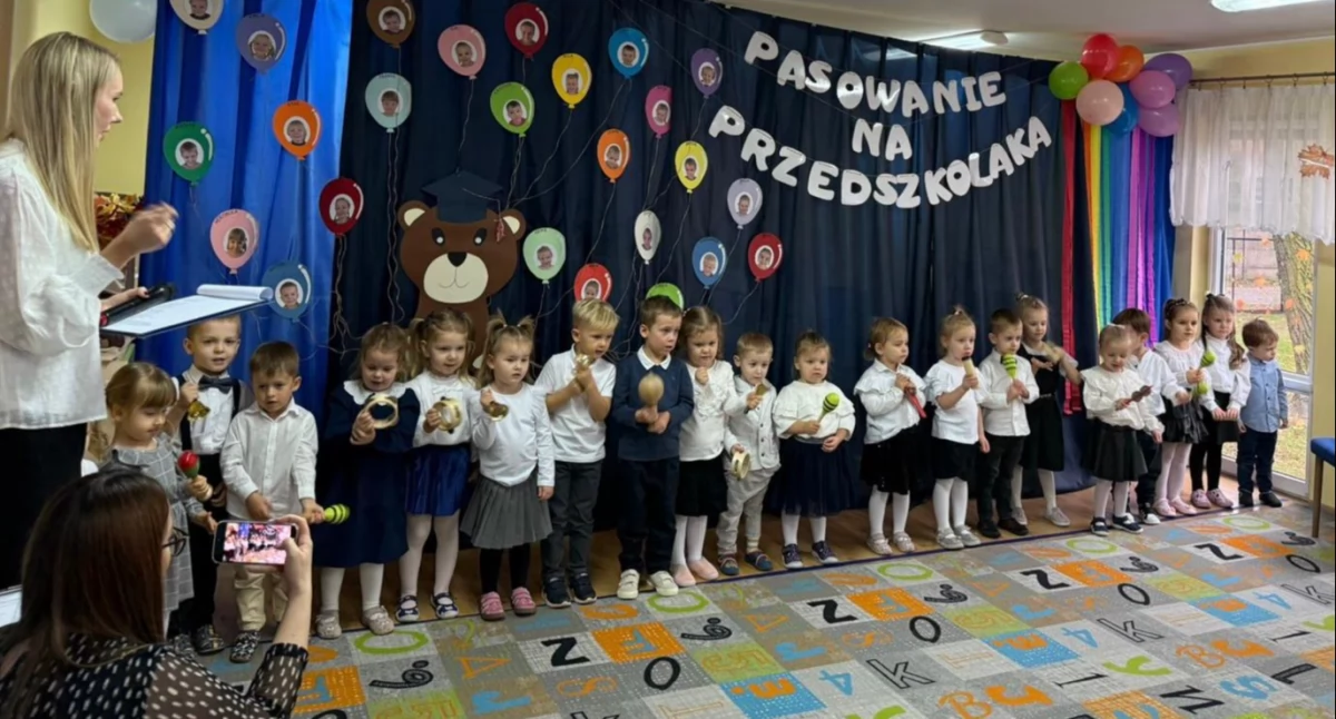 Na zdjęciu: Pasowanie na przedszkolaka
