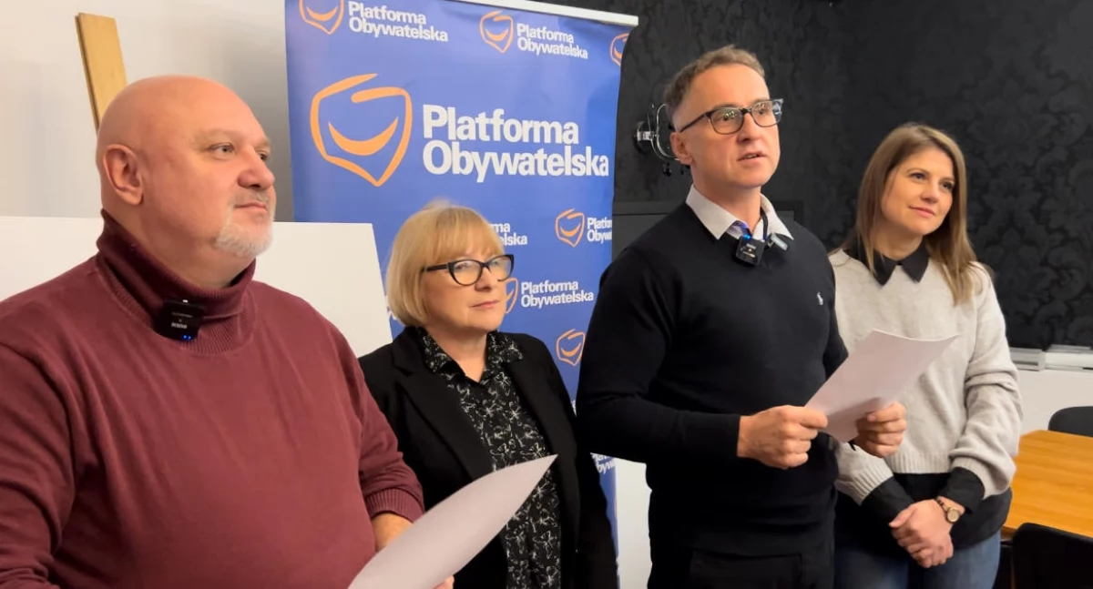 Na zdjęciu radni miejscy KO: Robert Kempski, Małgorzata Kołodziejska, Rafał Dębski, Agnieszka Poteralska