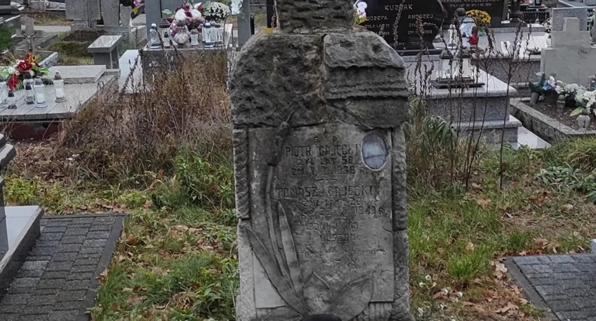 Historia, Przedbórz Grób Piotra Tomasza Gajeckich wpisany ewidencji grobów wojennych Teraz prawnie chroniony - zdjęcie, fotografia