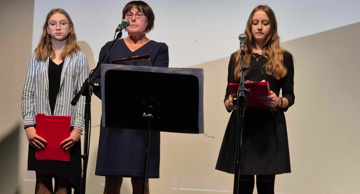 Na zdjęciu: Przemawia prezes oddziału PCK w Radomsku Urszula Pokora