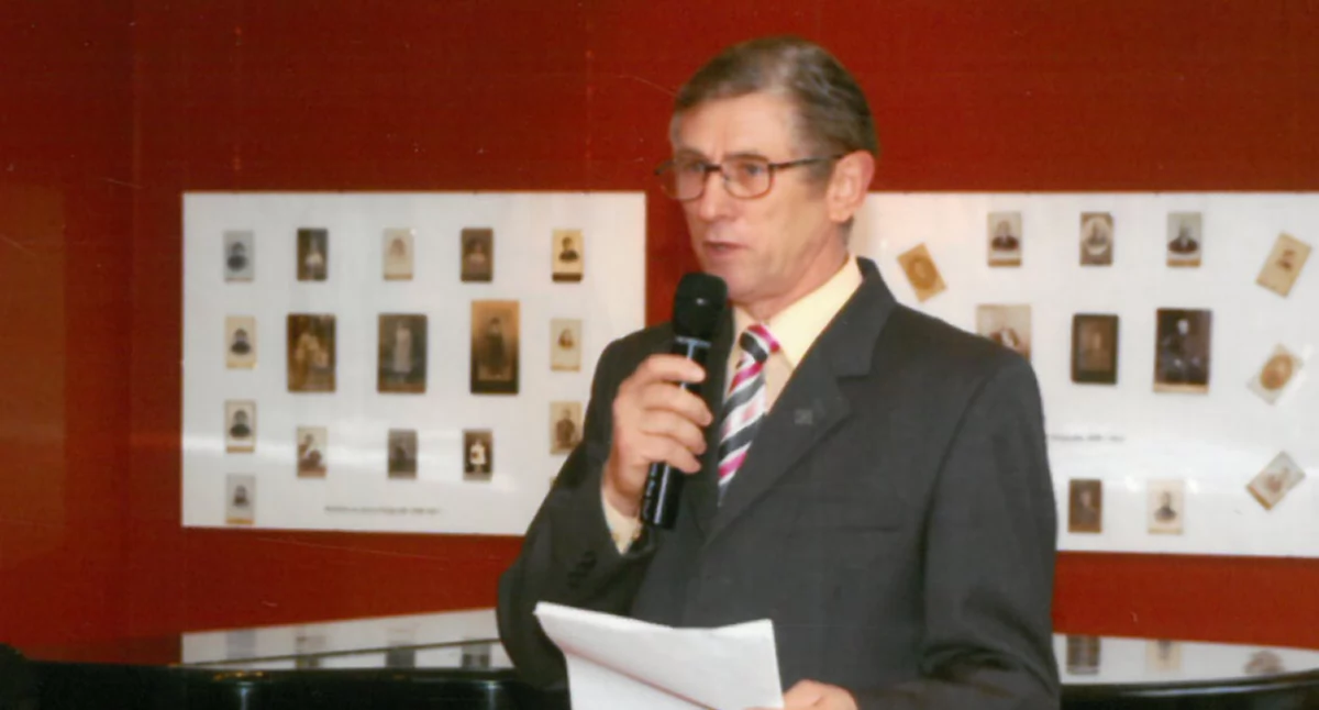 Na zdjęciu: 25-lecie Radomszczańskiego Klubu Kolekcjonera. Na zdj.  Ryszard Olczyk, 10 listopada 2008 r.