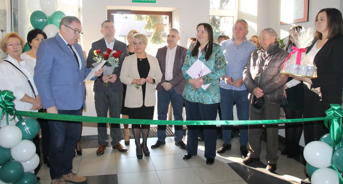 Na zdjęciu: Uczestnicy otwarcia placówki, fot. Facebook/UG Ładzice