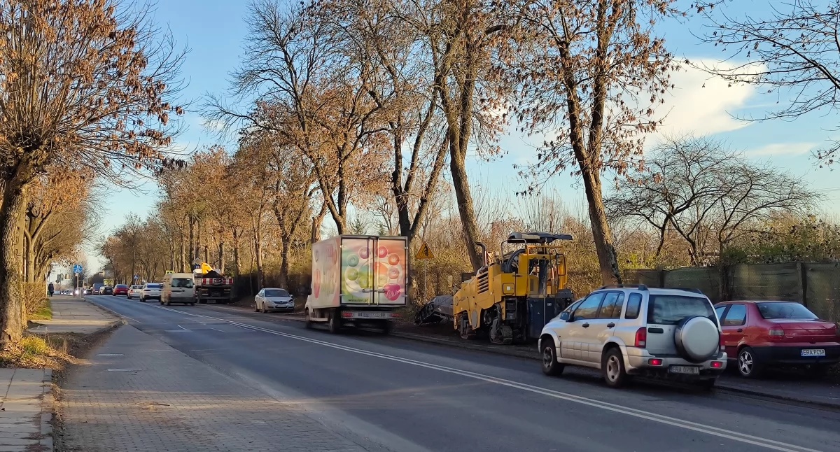 Na zdjęciu: Ulica Brzeźnicka w poniedziałek 2 grudnia o godzinie 14.50