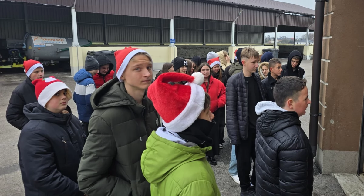 Na zdjęciu: Uczniowie ósmych klas