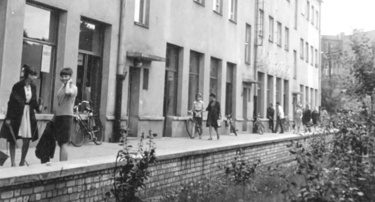 Na zdjęciu: Plac 3 Maja. Lata 70. Fot. Piotr Martela zK