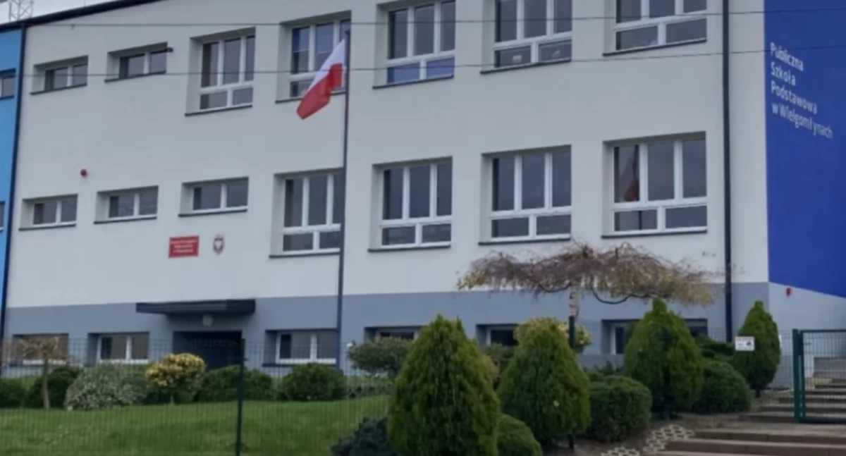 Na zdjęciu: W szkole jest pompa ciepła, a prąd do jej obsługi kosztuje