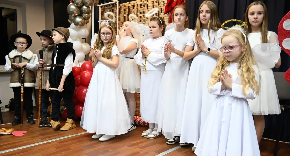 Na zdjęciu: Dzieci przygotowały jasełka, fot. Facebook/Starostwo Powiatowe