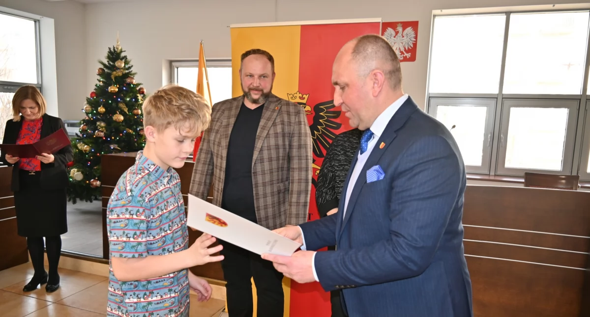 Na zdjęciu: Uroczystość odbyła się w starostwie, fot. Facebook/Starostwo Powiatowe