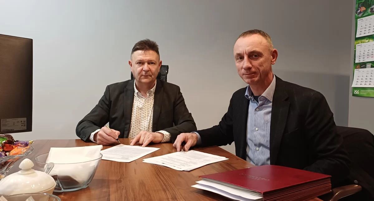 Na zdjęciu: Pierwszy z lewej prezes PGK Zbigniew Rybczyński, fot. PGK Radomsko