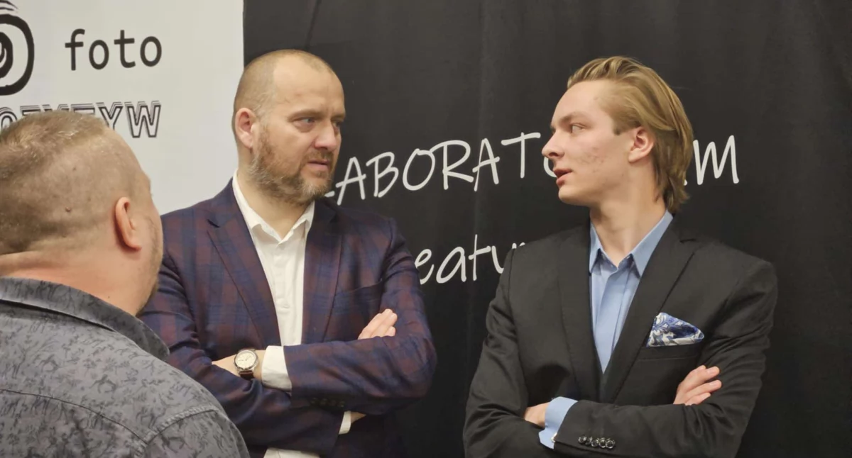 Na zdjęciu: Marcin Kwarta, prezes foto Pozytywu, i Karol Bogacz, fot. Facebook/foto Pozytyw