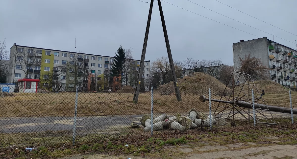 Na zdjęciu: Mieszkaniec bloku obok chce być stroną w sprawie