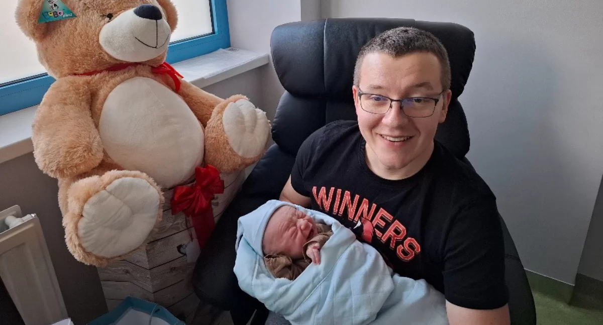 Na zdjęciu: Miłosz z tatą, fot. Facebook/SzpitalPowiatowy/Starostwo Powiatowe