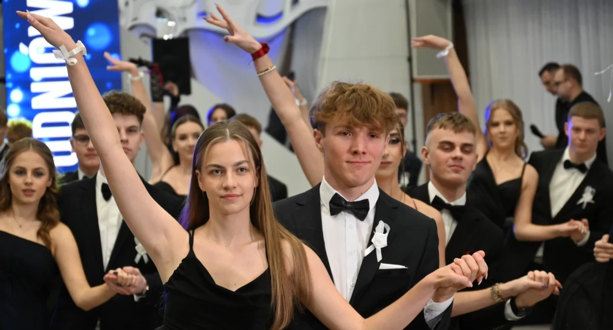 Na zdjęciu: Jako pierwsi bawili się uczniowie I LO, fot. Facebook/Starostwo Powiatowe