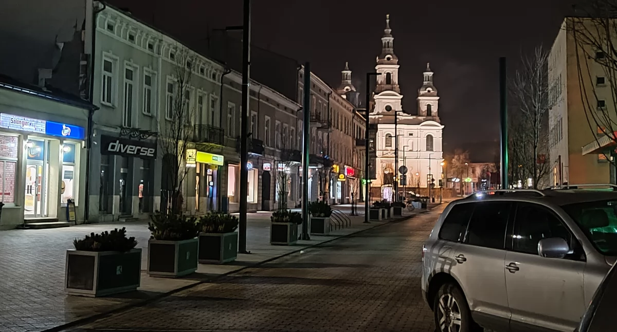 Na zdjęciu: Centrum miasta wieczorem