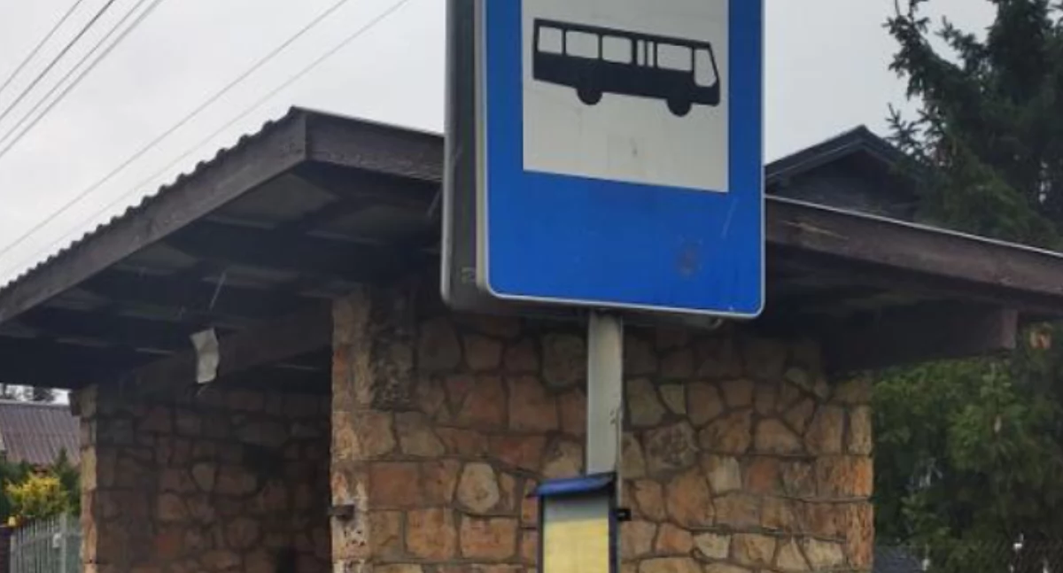 Na zdjęciu: Nie ma autobusów, mieszkańcy muszą sobie pomagać