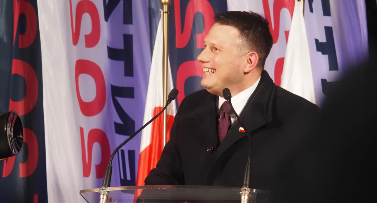 Na zdjęciu: Sławomir Mentzen przemawiał na placu 3 Maja