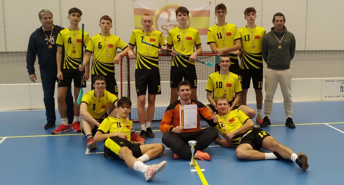 Na zdjęciu: brązowi medaliści w unihokeju, fot. Facebook/Powiatowy Szkolny Związek Sportowy w Radomsku 