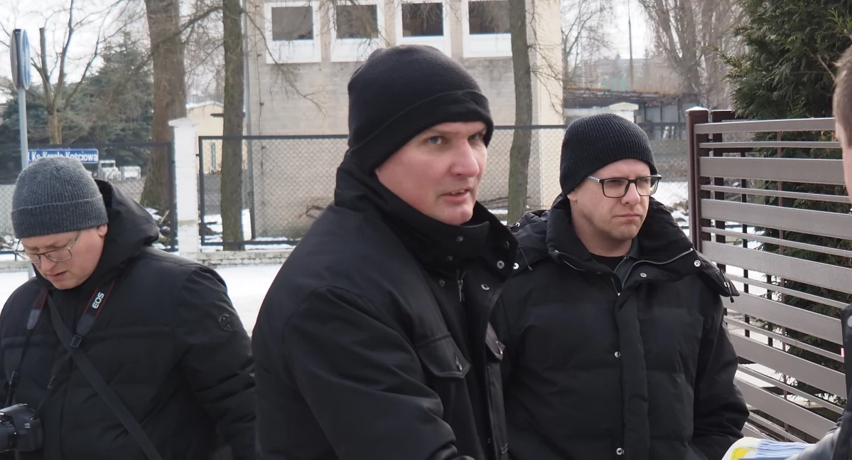 Na zdjęciu: Robert Andrzejczyk podczas wizji lokalnej w dzielnicy Kowalowiec
